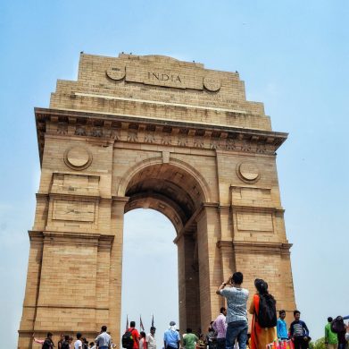 Trip_to_India_gate_on_a_sunny_day